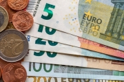اليورو ينهي سلسلة خسائر استمرت 7 أيام .. والين يتعرض لضغوط بيع