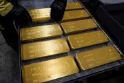 لأول مرة في 7 أعوام .. الذهب فوق 1600 دولار للأوقية