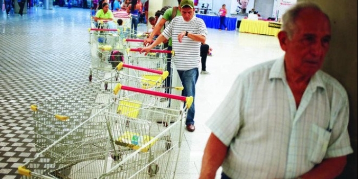 رئيس فنزويلا يروج لتربية الدواجن في البيوت لتعويض نقص المواد الغذائية