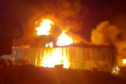 السيطرة على حريق شب في مصنع غرب غزة