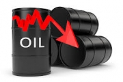 تخمة المعروض تهبط بأسعار النفط وتطغى على الطلب القوي