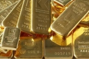 قوة الدولار تجبر الذهب على الهبوط إلى الأدنى في اسبوع