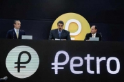 فنزويلا تطلق عملة "البترو" للهروب من العقوبات الأمريكية والتخلي عن الدولار