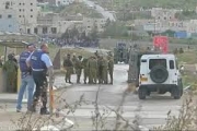 الخليل: الاحتلال يفتح المداخل الرئيسية لمخيم الفوار ويعتقل مواطنا من بيت عوا