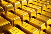 الذهب يتراجع متأثراً بخطاب ترامب وضغط الدولار