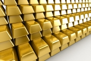 الذهب يهبط مع صعود الأسهم والدولار يبقيه قرب 1300 دولار