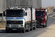 500 شاحنة عبر "كرم أبو سالم" اليوم