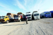 الاحتلال يمنع ادخال 3000 شاحنة لغزة