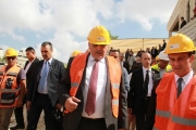 رئيس سلطة المياه يطلع رئيس الوزراء الفرنسي على مشروع خزان مياه بيت ساحور