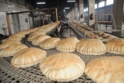 غزة: 3 آلاف مواطن بينهم جامعيون تقدموا لوظيفة “عامل في مخبز”