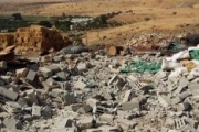 الاحتلال يهدم بيتا وحظيرة اغنام في قرية فروش بيت دجن بالأغوار