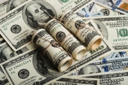 الدولار يرتفع مع زيادة عوائد السندات الأمريكية وال ...