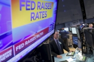 المركزي الأمريكي يرفع أسعار الفائدة للمرة الاولى ف ...