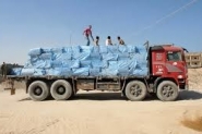 الاحتلال يحتجز أكثر من 2000 شاحنة مُحملة بالبضائع ...