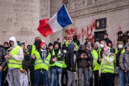 فرنسا تناشد &quot;السترات الصفراء&quot; بعدم التظاهر