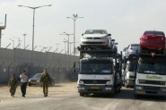  الاحتلال يسمح بدخول 22 سيارة لغزة