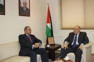وزير المالية يزور سلطة النقد الفلسطينية