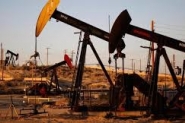 النفط يهوي 3% بعد زيادة المخزونات الامريكية بأربعة ...
