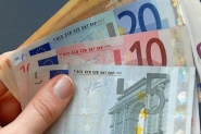 اليورو يقترب من أدنى مستوى في شهرين بعد انتقاد الا ...