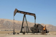 هبوط أسعار النفط نتيجة توقعات بارتفاع مخزونات الخا ...