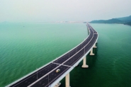بعد عمل دام 10 سنوات .. الصين تفتتح أطول جسر مائي ...