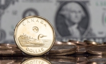 الدولار الكندي يعود إلى الارتفاع بعد البيانات الأف ...