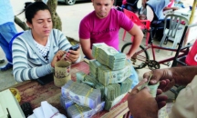 فنزويلا تتخلى رسميا عن الدولار في تبادلاتها التجار ...