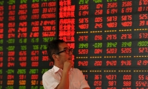 إغلاق البورصة الصينية بعد خسارة 7% في نصف ساعة