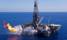 مصر توقع اتفاقيتين للتنقيب عن النفط والغاز باستثما ...