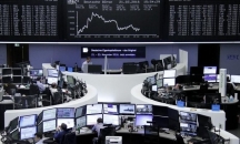 الأسهم الأوروبية تتراجع تحت ضغط القطاع المالي ونتا ...
