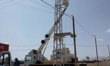 كهرباء القدس تركب محطة كهربائية معلقة لصالح مدرسة ...