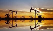 أسعار النفط تهبط 3% مع تنامي إصابات كورونا