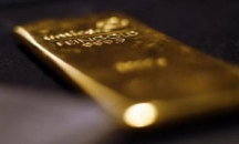 الذهب يرتفع لـ1142 دولارا مع ترقب رفع الفائدة الأم ...