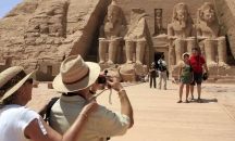 هبوط الدخل السياحي لمصر 1.3 مليار دولار منذ سقوط ا ...
