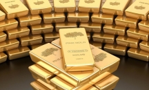 الذهب ينزل عن أعلى مستوى في خمسة أسابيع