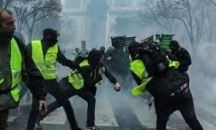 شرطة فرنسا تعلن إضرابا مفتوحا دعما &quot;للسترات الصفرا ...