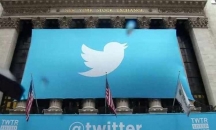 تويتر يحظر حسابات المستخدمين بالخطأ