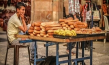 طفل فلسطيني يبيع الكعك المقدسي