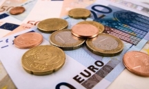  اليورو يهبط ألي أدنى مستوى له في ثلاثة اسابيع ...