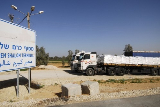 720 شاحنة لغزة عبر “كرم أبو سالم”