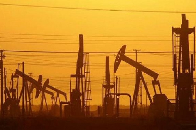 النفط الخام يحلق من جديد عند أعلى مستوى منذ خمسة أشهر
