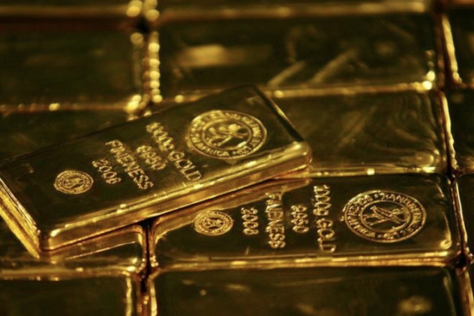 الذهب يتراجع مع تعافي الدولار من أدنى مستوياته في أسبوع