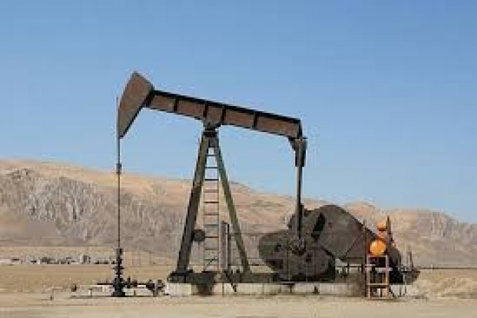 المملكة تقود تحركا تكتيكيا لرفع النفط إلى 90 دولارًا