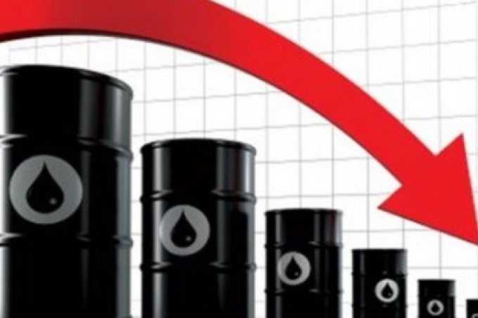 أسعار عقود النفط الآجلة في انخفاض دون توقّف. إلى أين تتجه؟