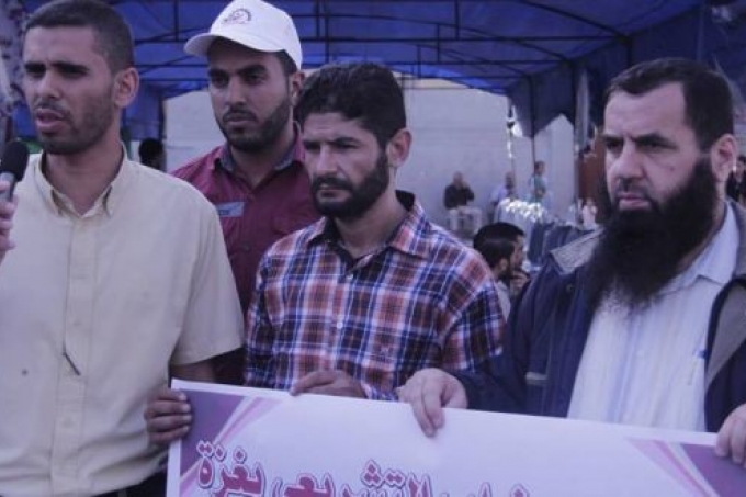 بعد مأساة أبوالهندي.. مبادرة شبابية لإنارة ألف منزل بمخيم الشاطئ بغزة
