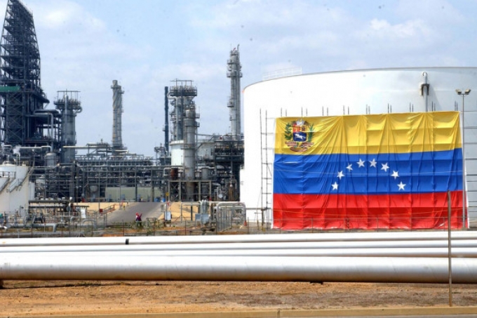 بسبب العقوبات الأمريكية.. شركة النفط الفنزويلية تنقل حساباتها المصرفية لروسيا