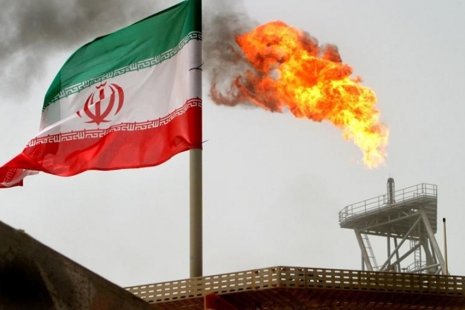 إيران تطرح مناقصة لتطوير حقول نفط وغاز في منتصف فبراير