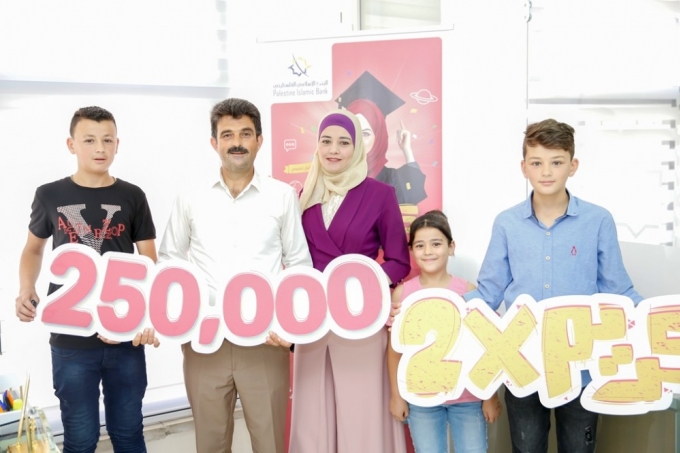 البنك الإسلامي الفلسطيني يسلم الجائزة الكبرى الثالثة في حملة كريم X2