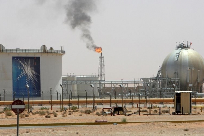 أمر ملكي بفرض وعاء ضريبي على منتجي النفط والمواد الهيدروكربونية في السعودية