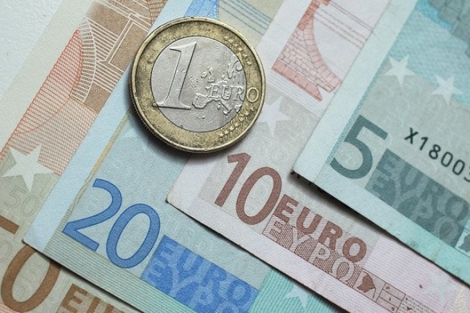 اليورو يرتفع وسط ترقب لتأثير قانون الإصلاح الضريبي الأمريكي